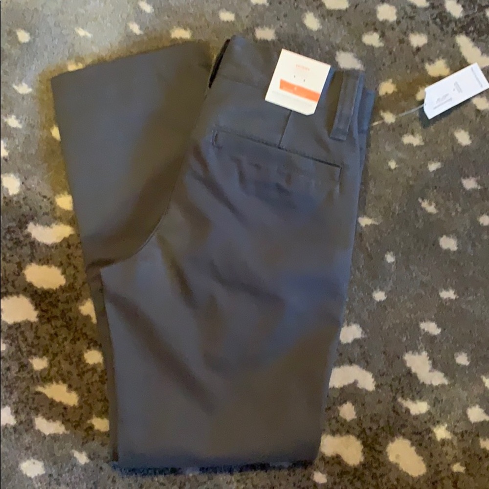 NWT Old Navy Boy’s slacks - Gray color,size 6